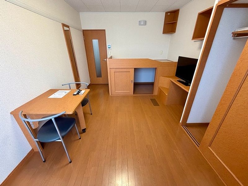 レオパレスクオレ　ハヤシ 居間