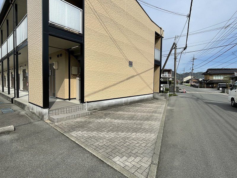 レオパレスくすの木Ⅲ エントランス