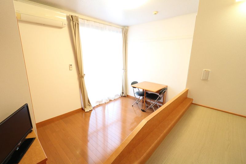 レオパレス長尾元町 居間