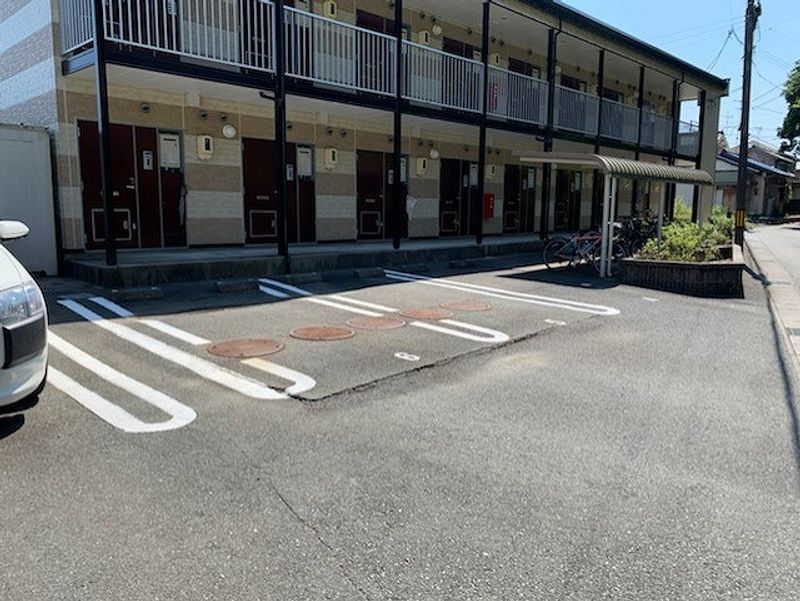 レオパレスじん 駐車場