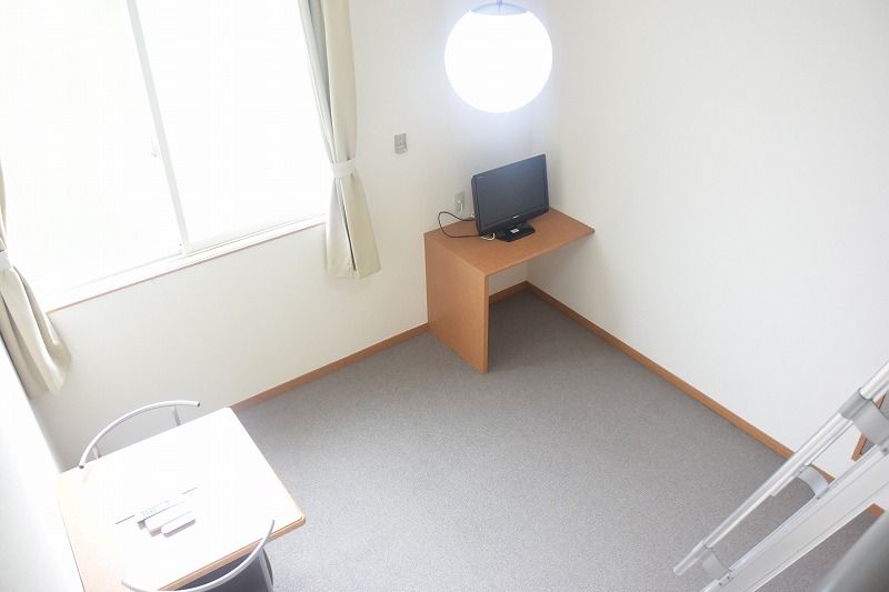 レオパレスパルク 居間