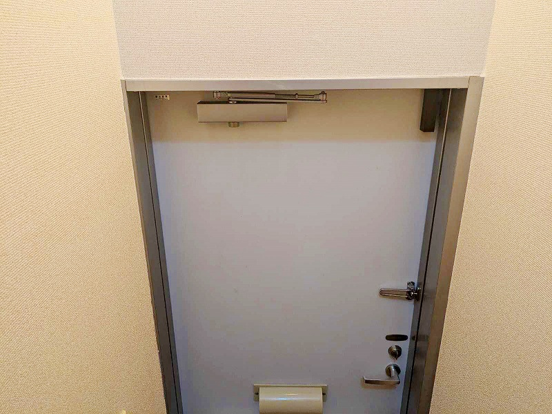 レオパレスウィング 玄関