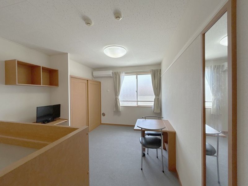 レオパレスヤチヨ 居間