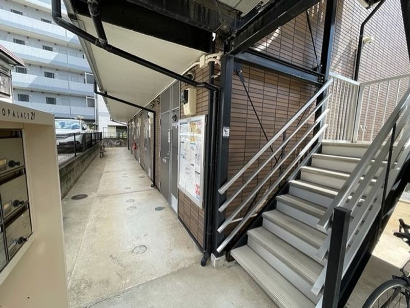 レオパレス大地 エントランス