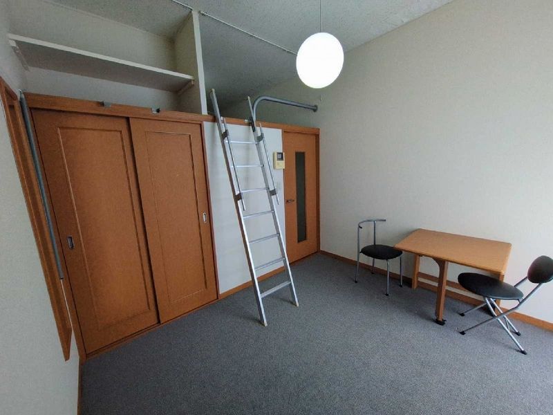レオパレスサンボーン 居間
