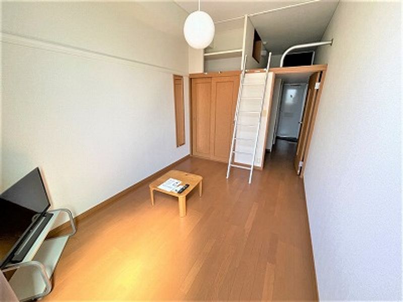 レオパレスアクア 居間
