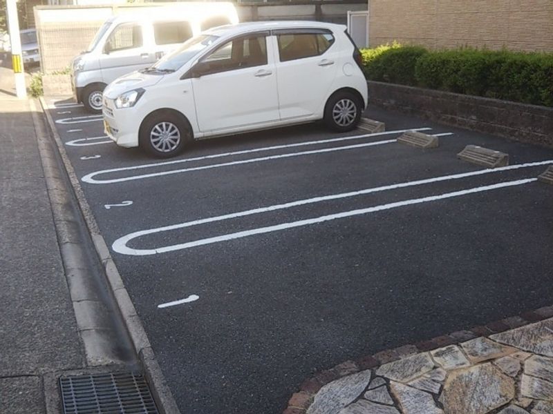 レオパレス山王 駐車場