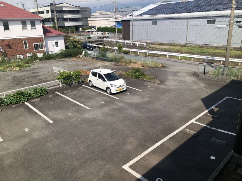 レオパレスエスタ 駐車場