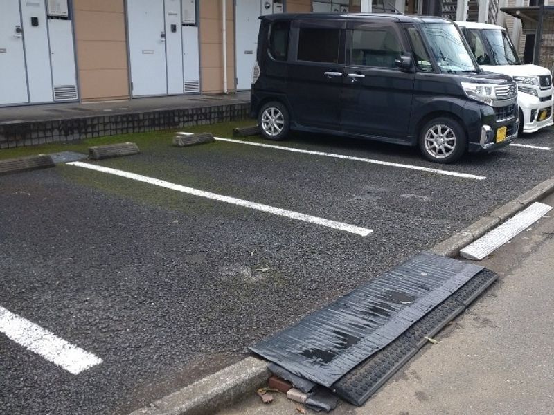 レオパレスあかね台 駐車場