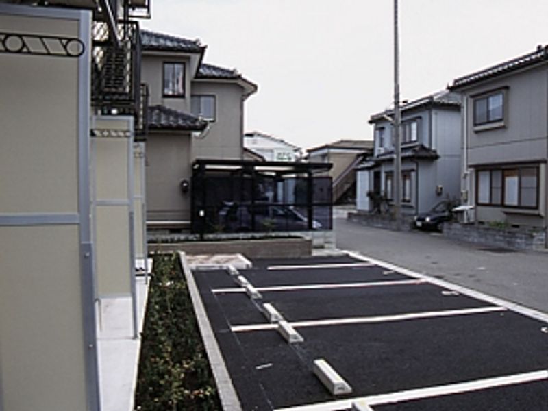 レオパレスレークロード 駐車場