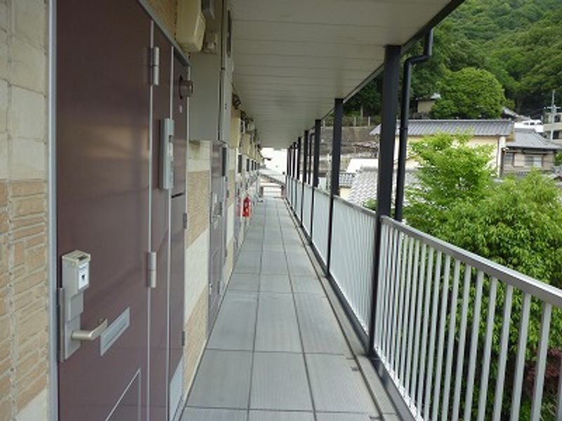 レオパレスジュネス 玄関