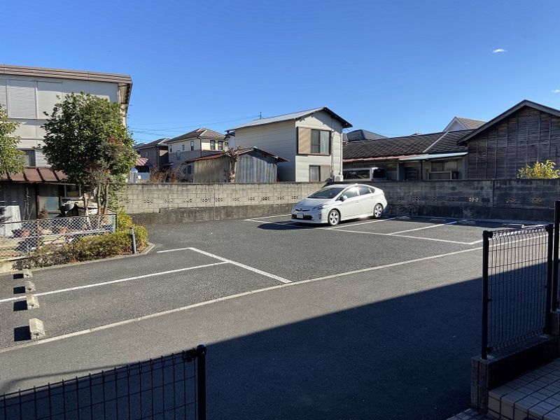 レオパレスストリートハウス 駐車場