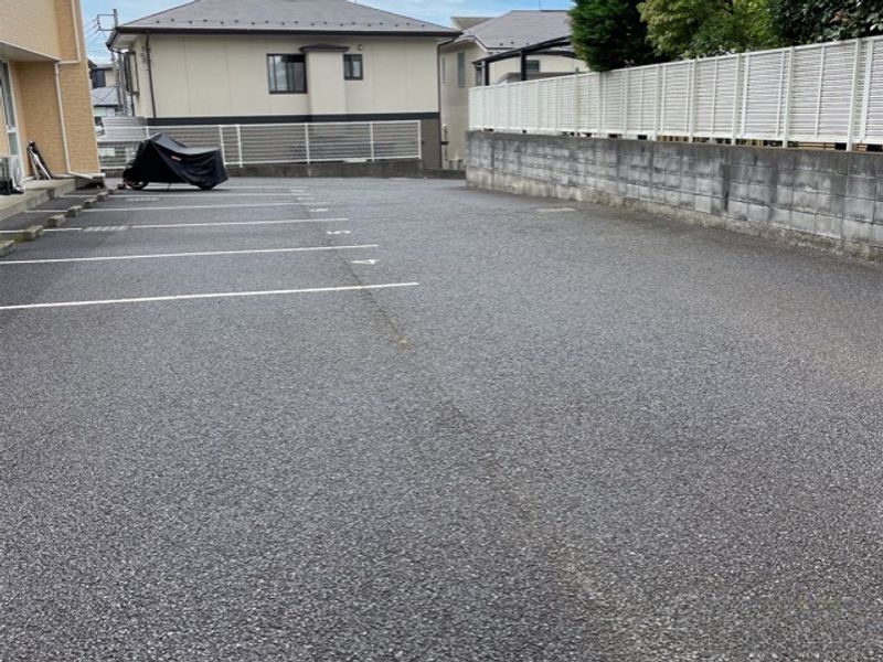 レオパレスみやま 駐車場