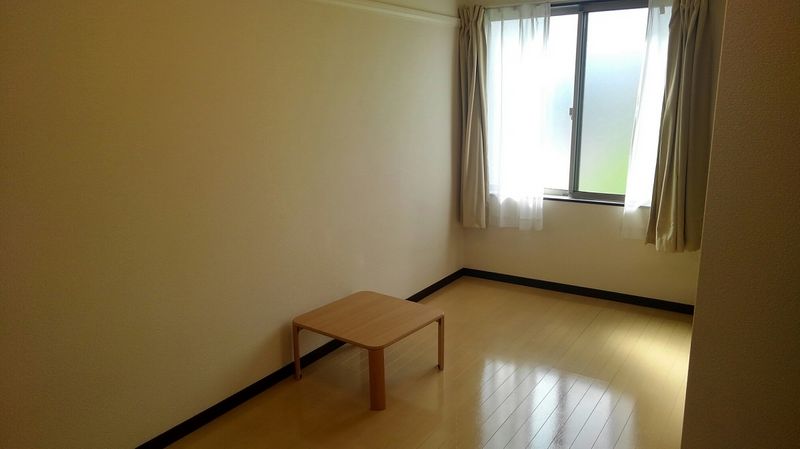 レオネクスト鴨田 居間
