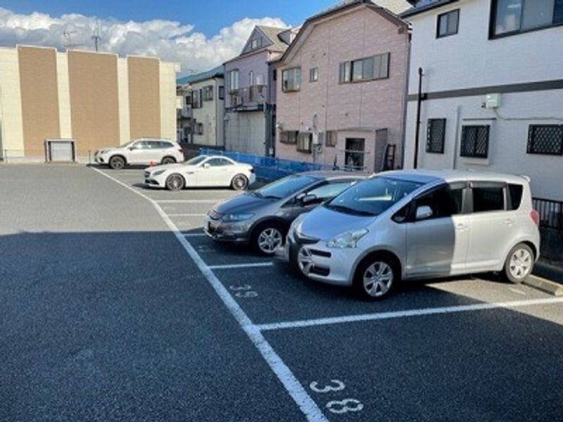 レオパレスクエスタ 駐車場