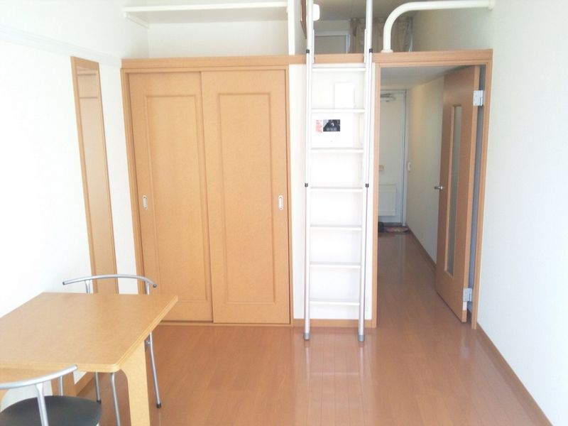 レオパレスクレスト 居間