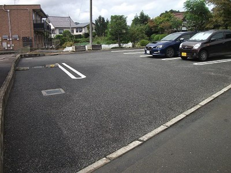 レオネクストＴＡＫＡＩＫＥ 駐車場