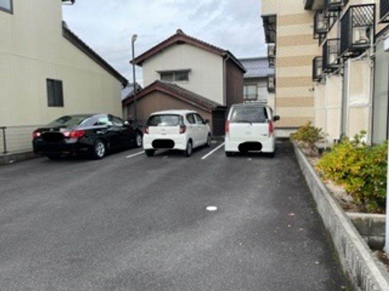 レオパレスボヌール 駐車場