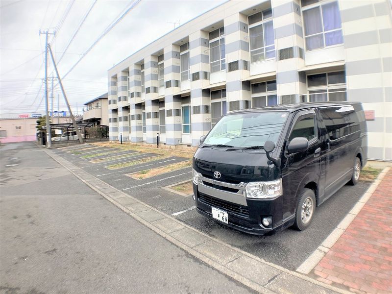 レオパレスピュアコートⅡ 駐車場