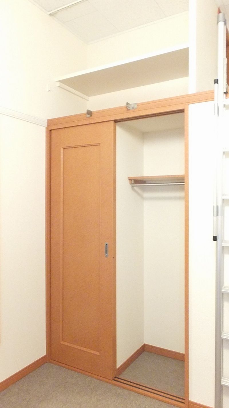 レオパレスバンビーナ 収納