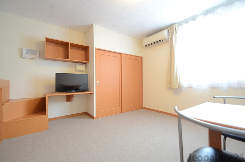 レオパレスひの 寝室