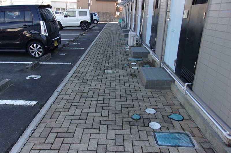 レオパレスフレア エントランス