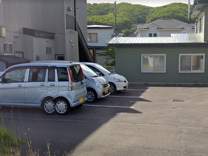 レオパレスわかば 駐車場