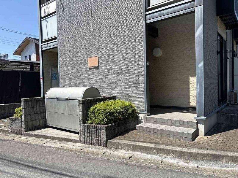 レオパレスクレールセリシエ エントランス