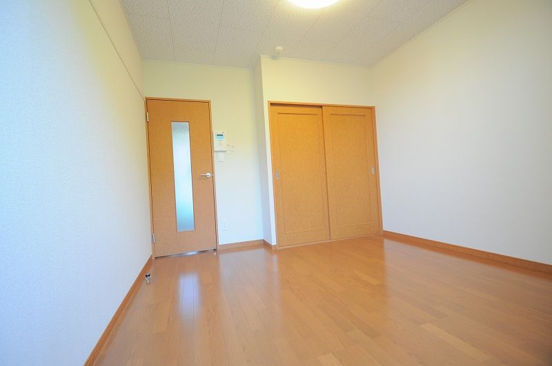 レオパレス小那覇 居間
