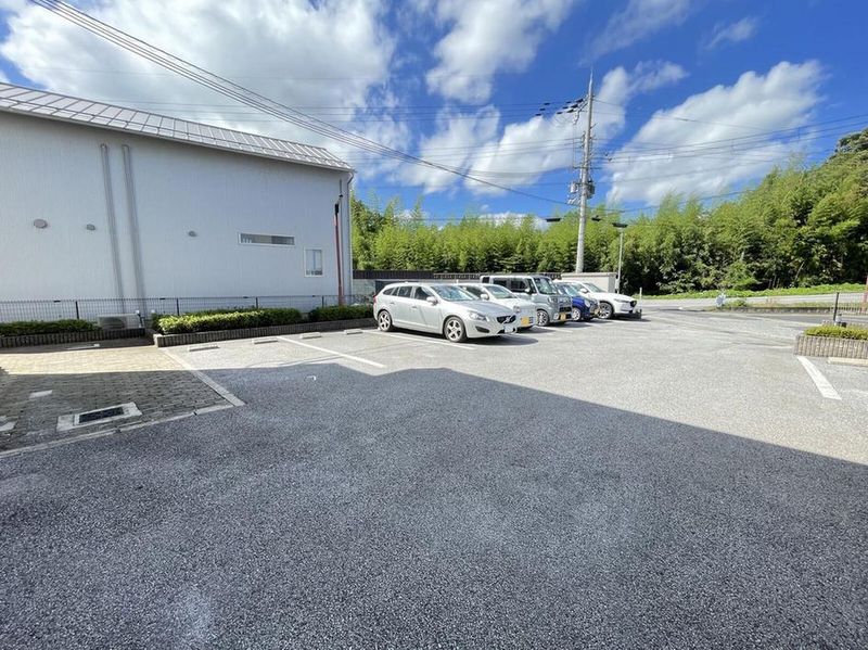 レオパレスみなみ　彦根 駐車場