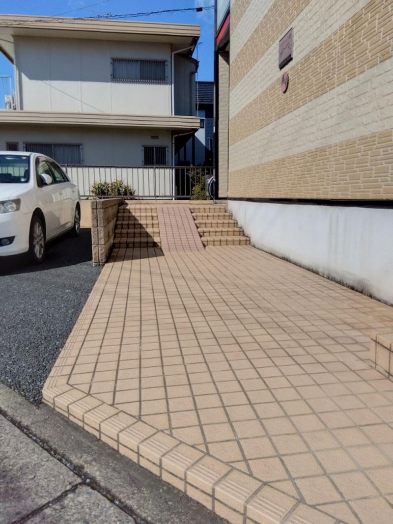 レオパレスプチドムール　サカエ エントランス