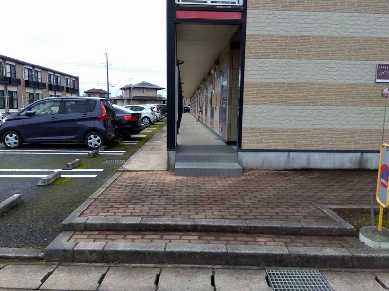 レオパレスビバリーヒルズ エントランス