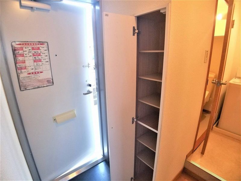 レオパレス笹原 玄関