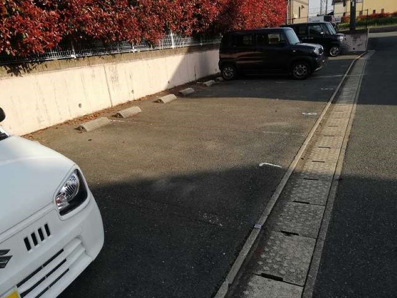 レオパレスマウンド 駐車場