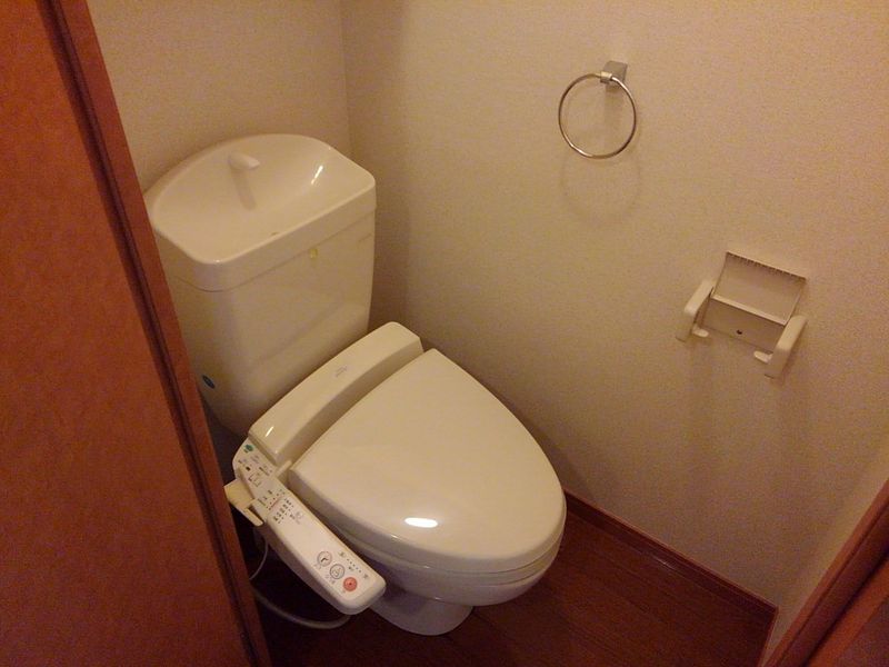 レオパレスサルウェイ三条 トイレ