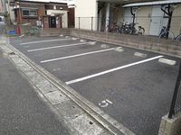 レオパレスフロントコート 駐車場