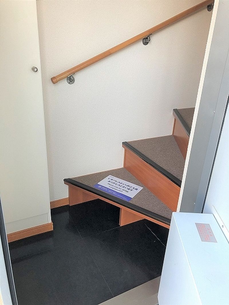 レオパレス上吉田 玄関
