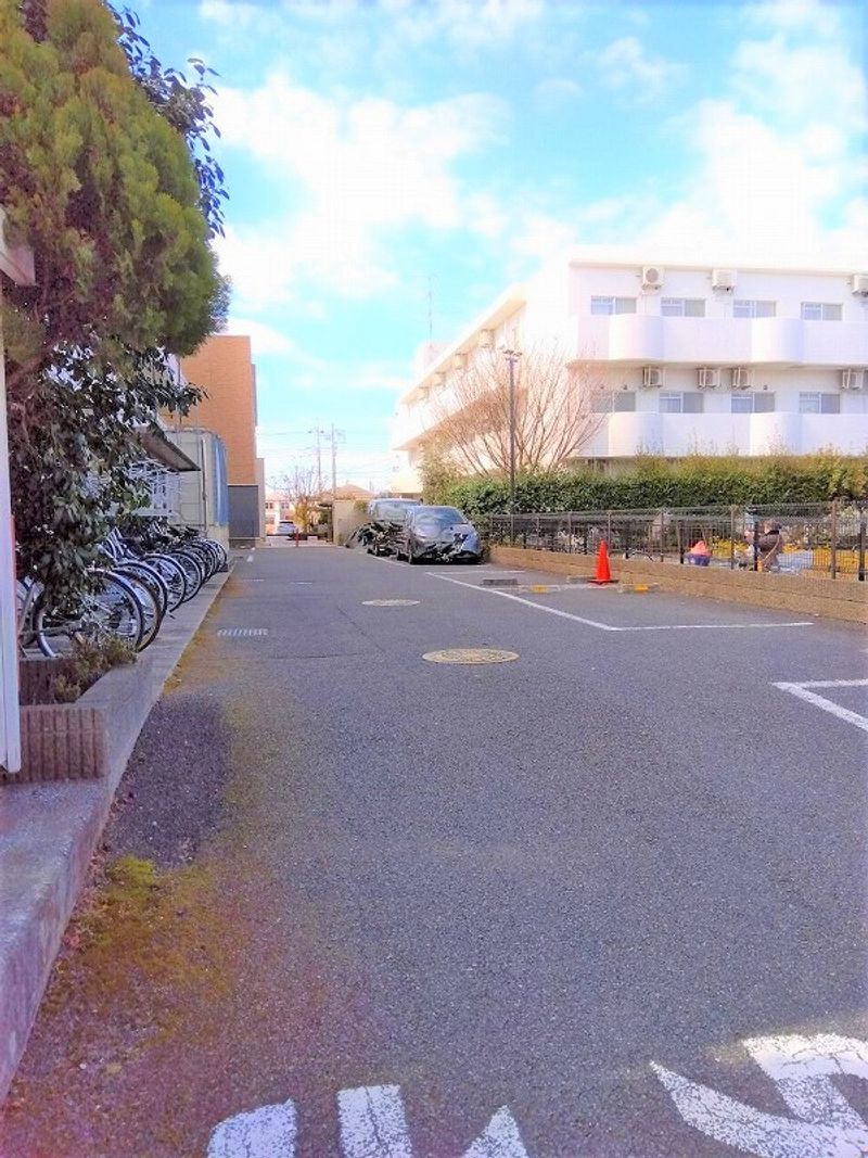 レオパレスハイツ流山 駐車場