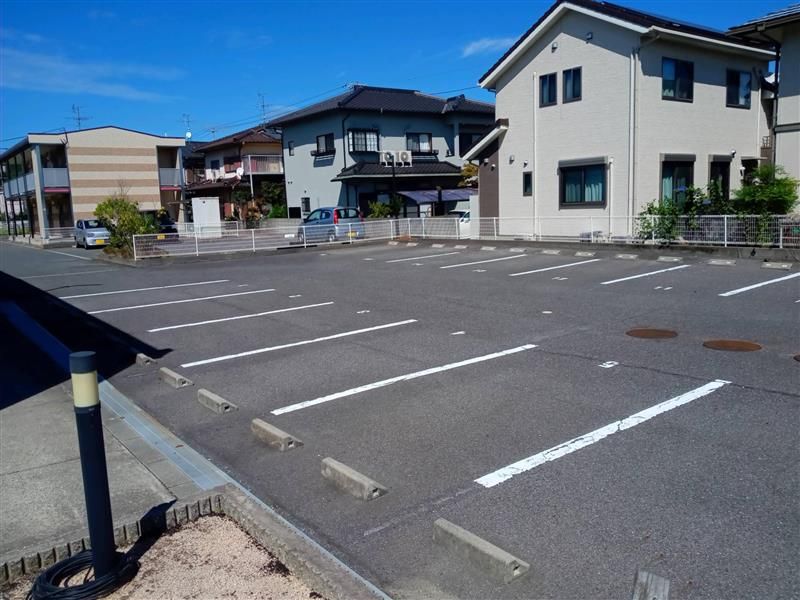 レオパレスイシハラⅡ 駐車場