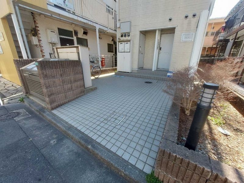 レオパレスルナ エントランス