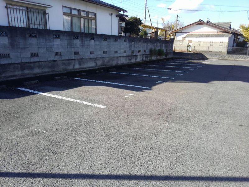 レオパレススカイ 駐車場