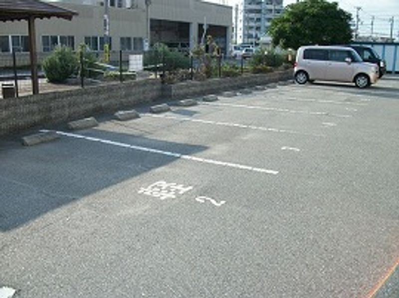 レオパレス明日香 駐車場