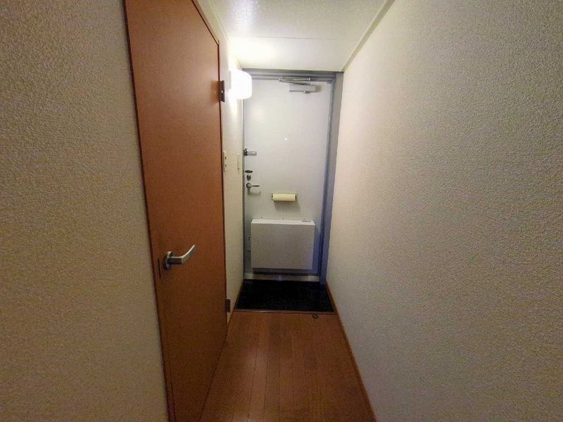 レオパレスサンボーン 玄関
