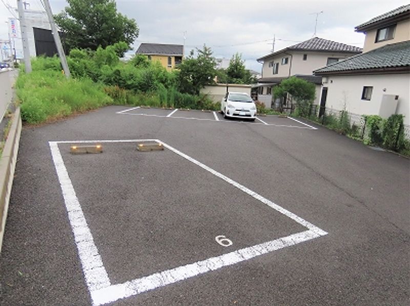 レオパレスブルー・マーシュ 駐車場
