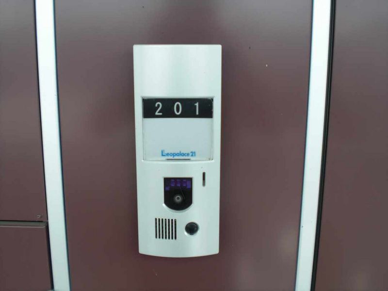 レオパレスエンボーダ 玄関