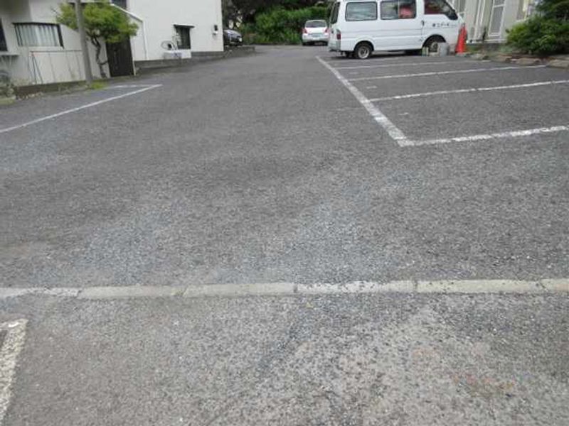 レオパレスナガノ 駐車場