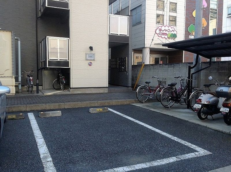 レオパレスフブキ 駐車場