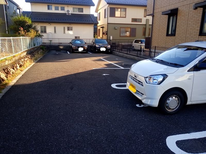レオパレス岩栄 駐車場