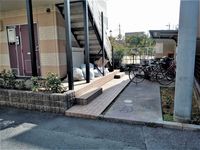 レオパレス裕 エントランス