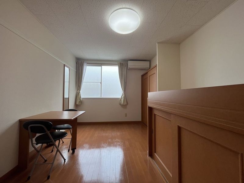 レオパレス中屋敷ソレイユ 居間